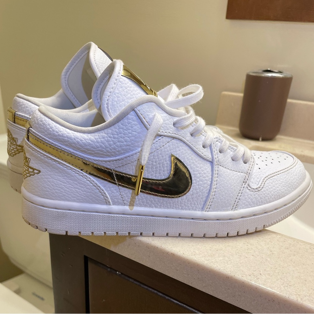 Jordan 1 Low White Metallic Gold